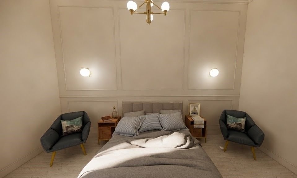 Camera Chiaia: letto matrimoniale con poltrone simmetriche e lampadario in ottone